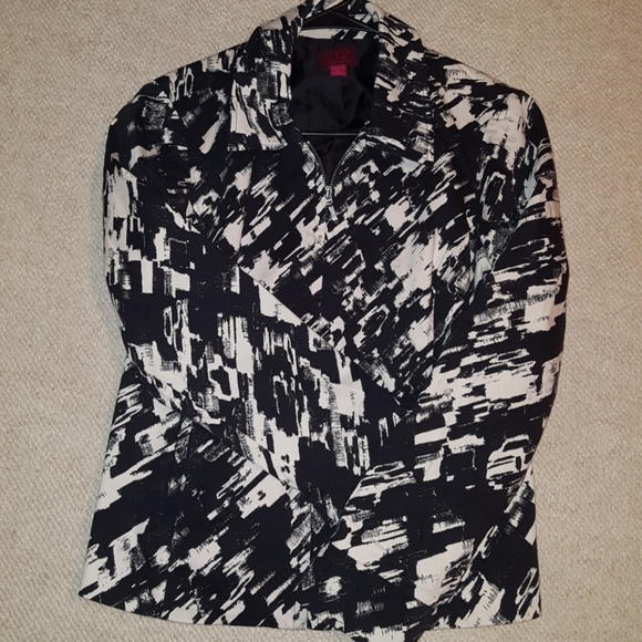 ❤ 🛍 4/$20-  212 Collection Jacket - Picture 3 of 3